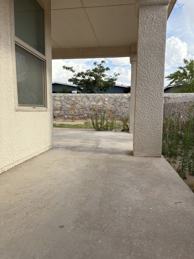 Building Photo - 14180 Charles Pollock Ave