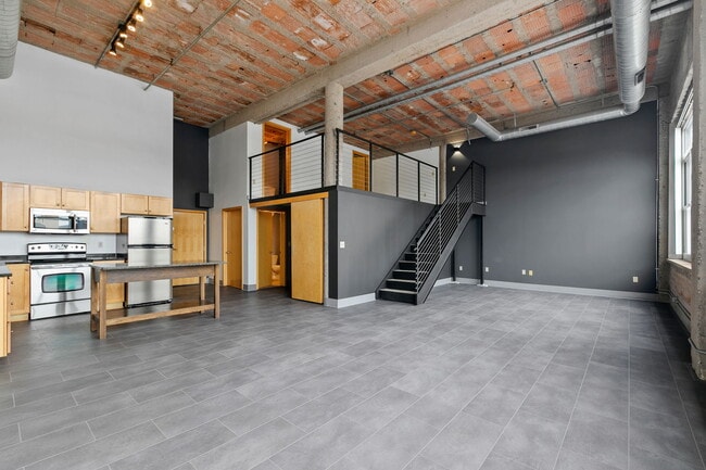 Primary Photo - 521 S 7th St