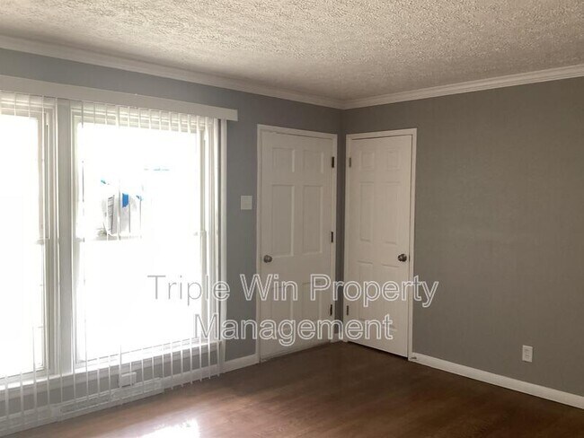 Building Photo - 563 Apex Dr