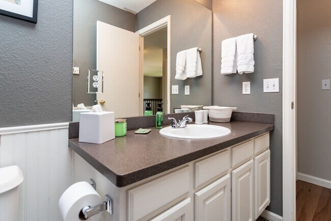 Building Photo - Charming Monument Retreat with  Private Ba...