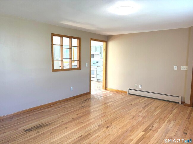 Building Photo - 3 Carmen St