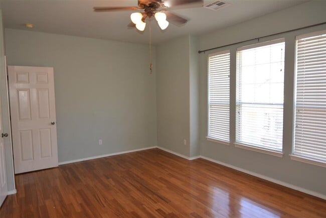 Building Photo - 20975 Waterside Dr