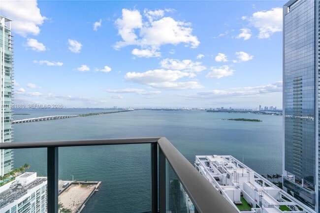 Building Photo - 460 NE 28th St