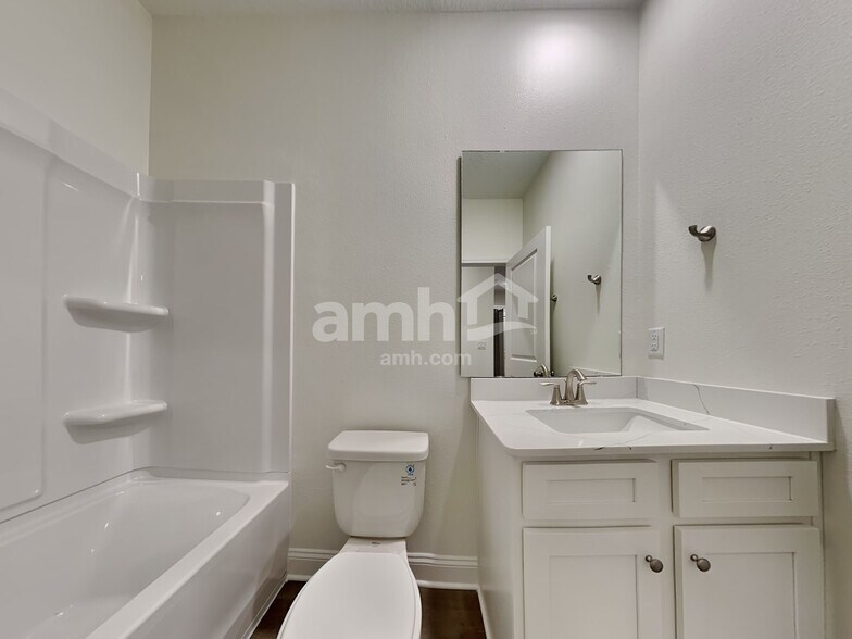 Building Photo - 11638 Hillside Dr