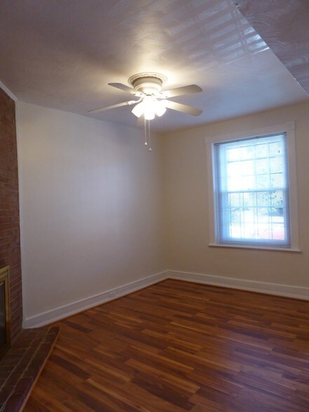 Building Photo - 527 9th St NE