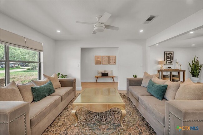 Building Photo - 513 Santa Clara Rd