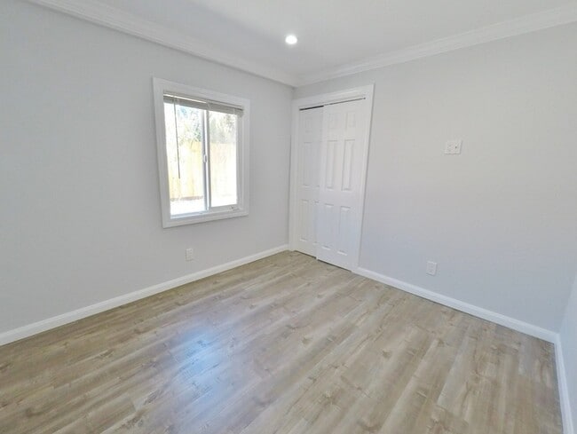 Building Photo - 1007 62nd St