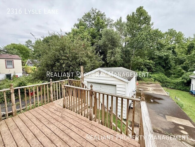 Building Photo - 2316 Lysle Ln