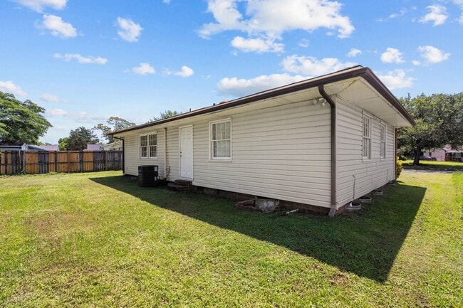 Building Photo - Fantastic 3 Bedroom Ranch home in SE Ralei...