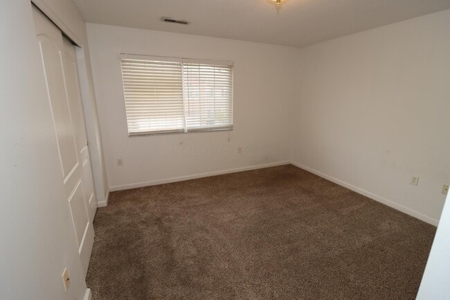 Building Photo - 681 Spring Valley Dr