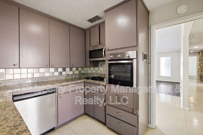 Building Photo - 4913 Westlake Dr