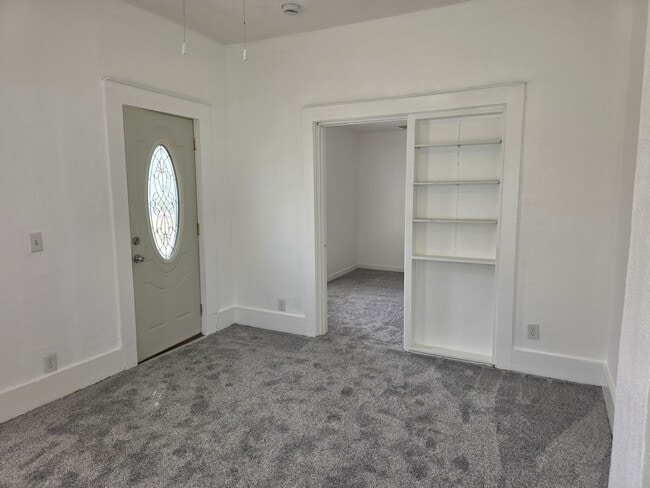 Building Photo - Remodeled 3-Bedroom, 1-Bathroom Home with Basement & Garage – $1,550/Month | Accepting Section 8