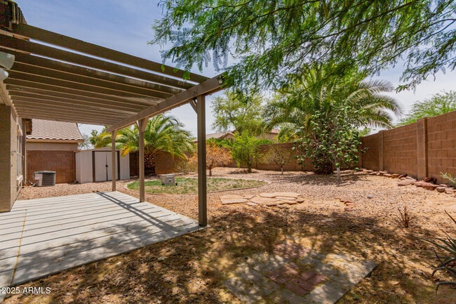 Building Photo - 983 E Palomino Way