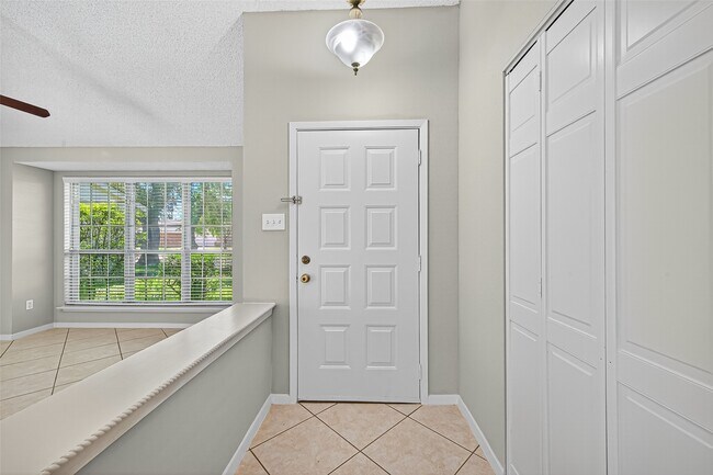 Building Photo - 4650 Glenvillage St