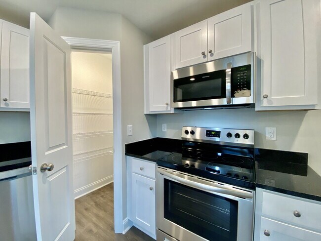 Building Photo - Beautiful Home!