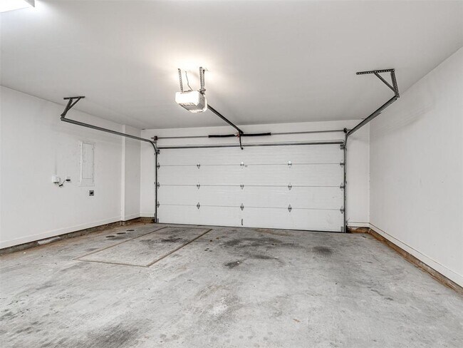 Building Photo - 825 NW 6th St