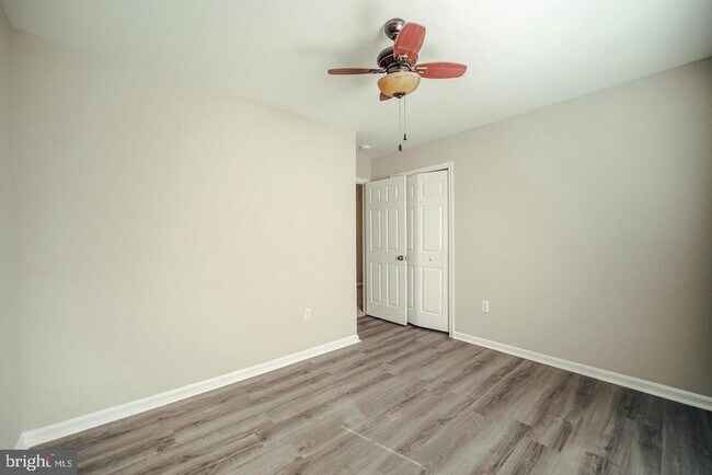 Building Photo - 5702 Cambridge Dr