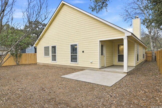 Building Photo - 414 Willow Grove Dr