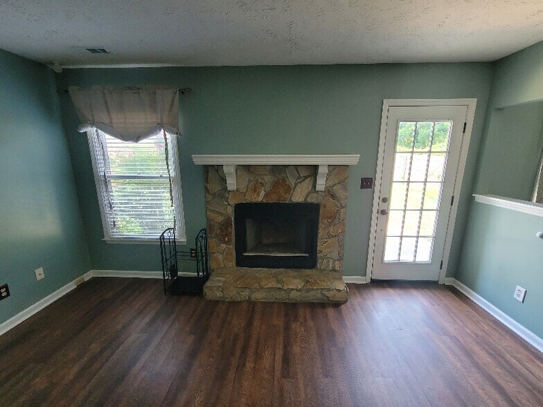 Building Photo - 309 Sparrow Dr