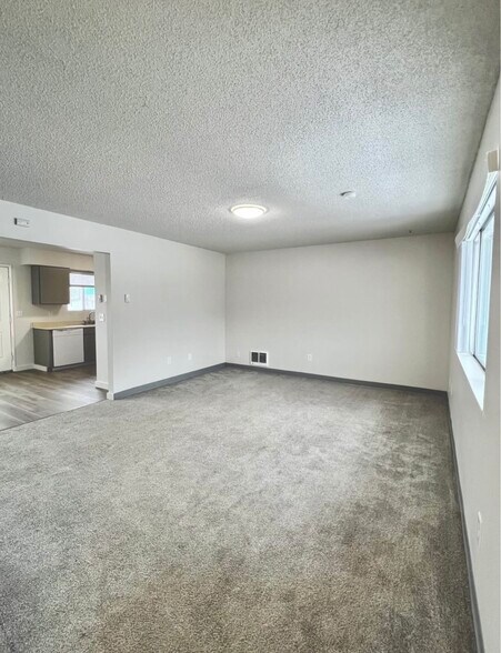 Building Photo - 511 W Brown Ave