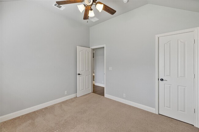 Building Photo - 300 Kelvington Dr
