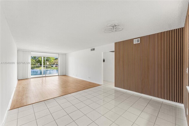Building Photo - 4301 Martinique Cir