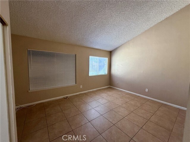 Building Photo - 724 E Ave J 4