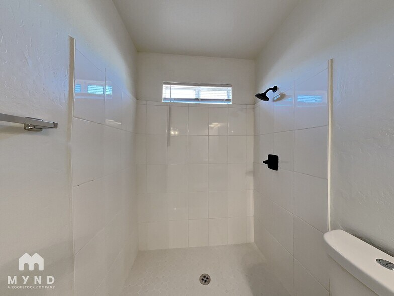Building Photo - 4561 W Boca Raton Rd