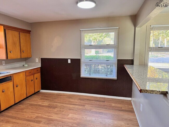 Building Photo - 703 Pecan St