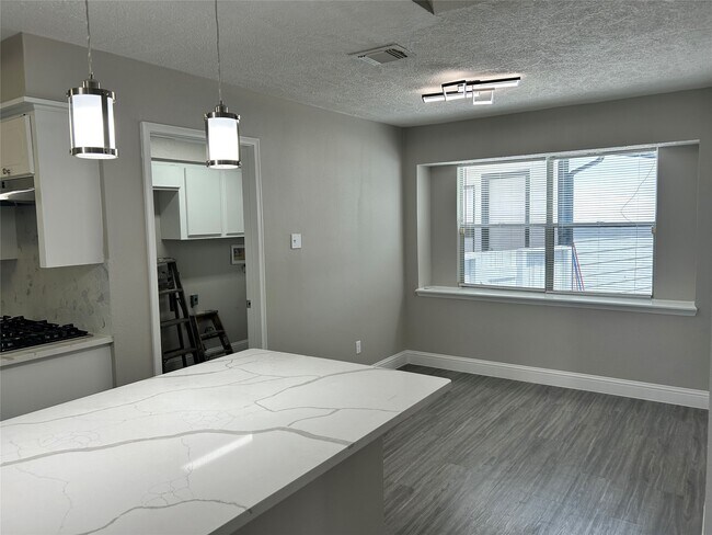 Building Photo - 1601 Washington Dr