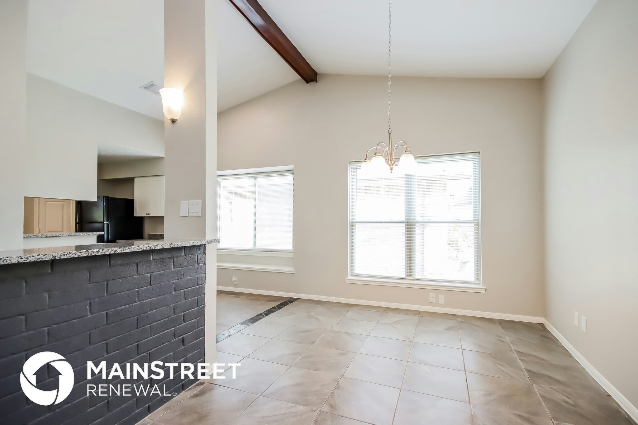 Building Photo - 8811 Oakleaf Forest Dr