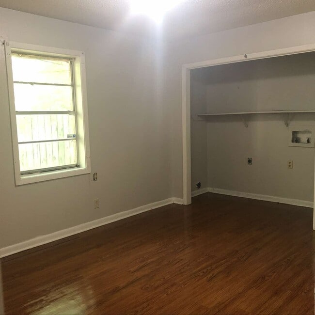 Building Photo - 4004 Lee Ct