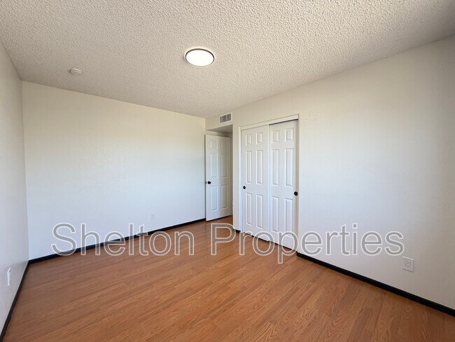 Building Photo - 5239 N 78th Dr