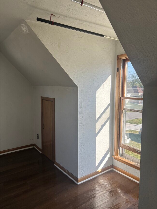 Bed Room 1 - 314 S Park St