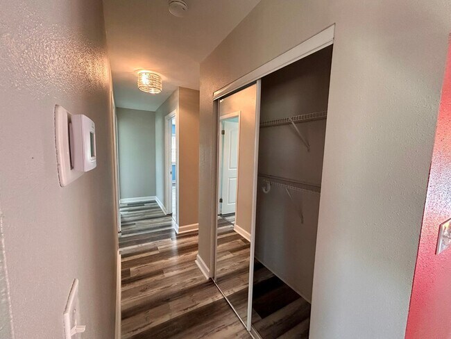 Building Photo - 316 NW Avens St