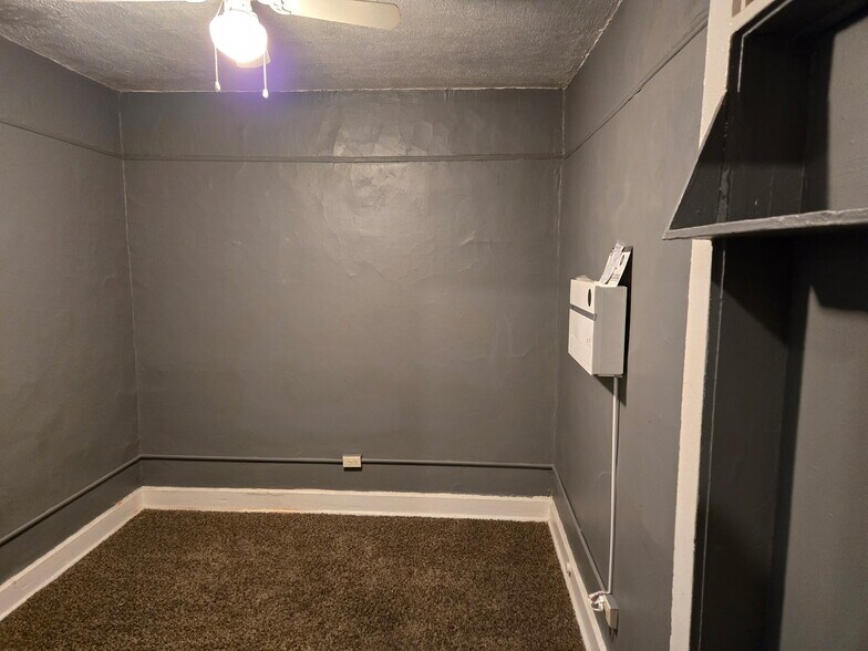 Building Photo - 10508 S Maryland Ave