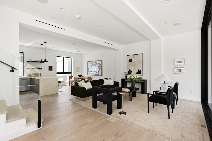 Building Photo - 861 1/2 Hyperion Ave