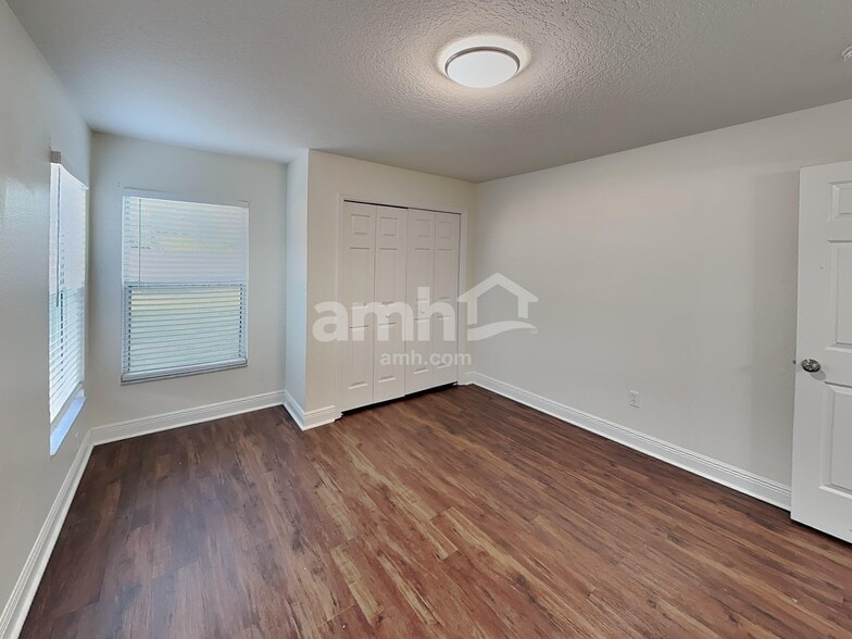 Building Photo - 3826 Bayshore Cir