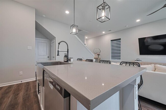 Building Photo - 8462 Berry Grn Ln