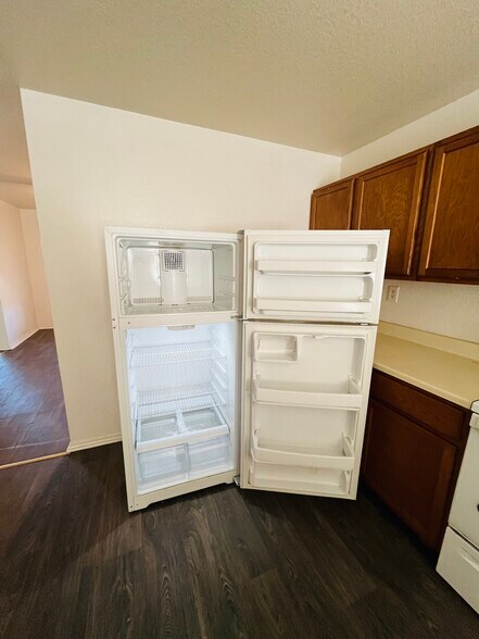 Building Photo - 2804 Cantabrian Dr