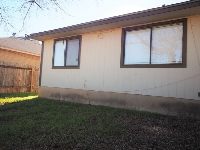 Building Photo - Amazing home ready to move in!