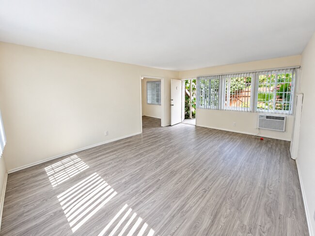 Interior Photo - Hazeltine 4509