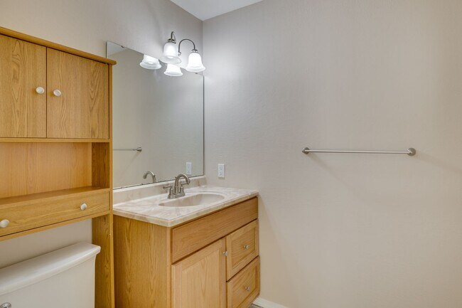 Building Photo - Updated 4 bed 2.5 bath in Sammamish!