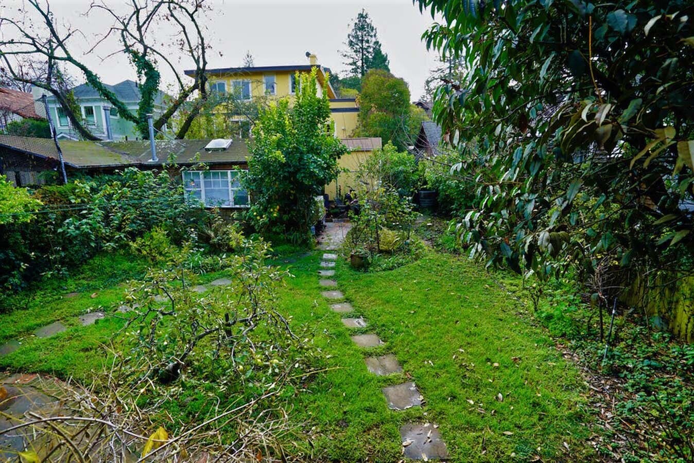 Building Photo - 2836 Derby St