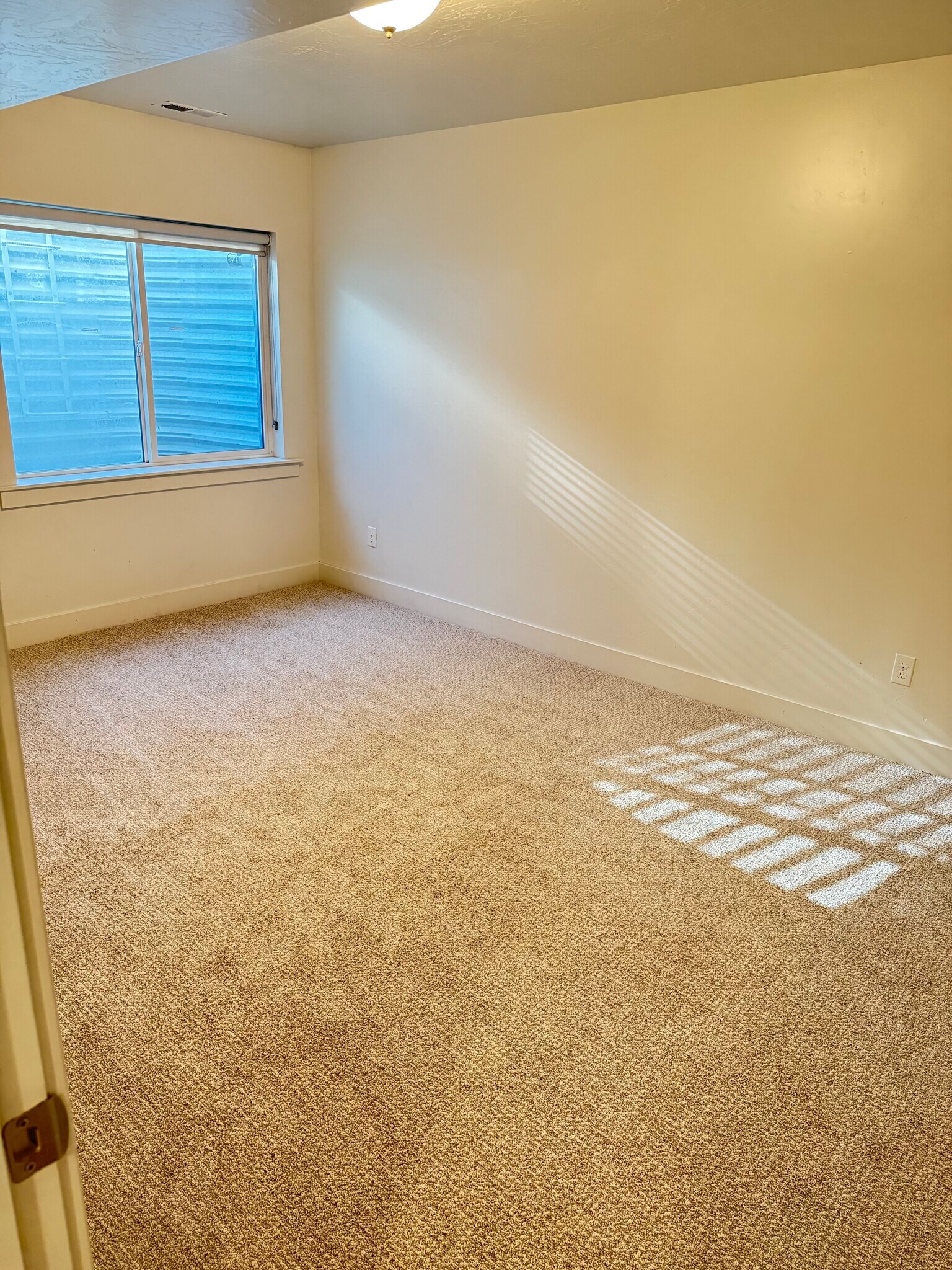 Building Photo - 158 S 140 E