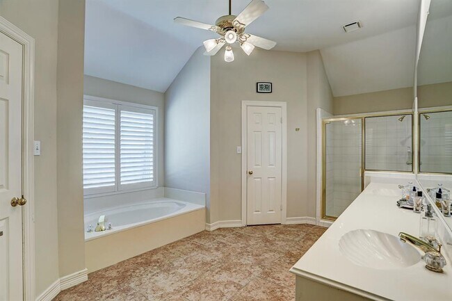 Building Photo - 16302 Glacier Brook Ct