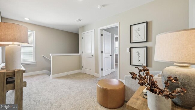 Building Photo - 124 Charing Cross Dr