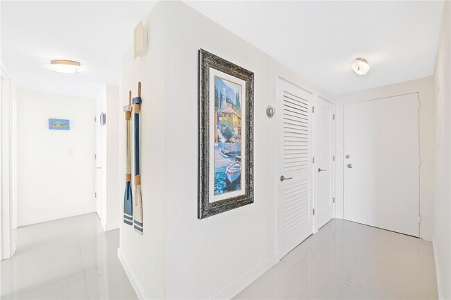 Building Photo - 3800 Galt Ocean Dr