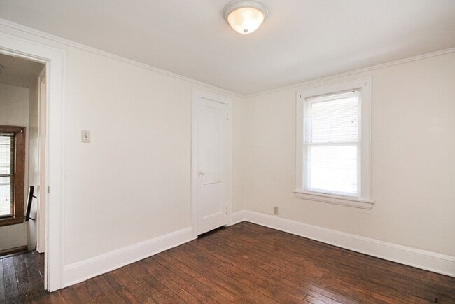 Building Photo - $1255 Two bedroom home with garage