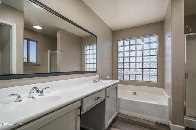 Building Photo - 6615 N 89th Ave